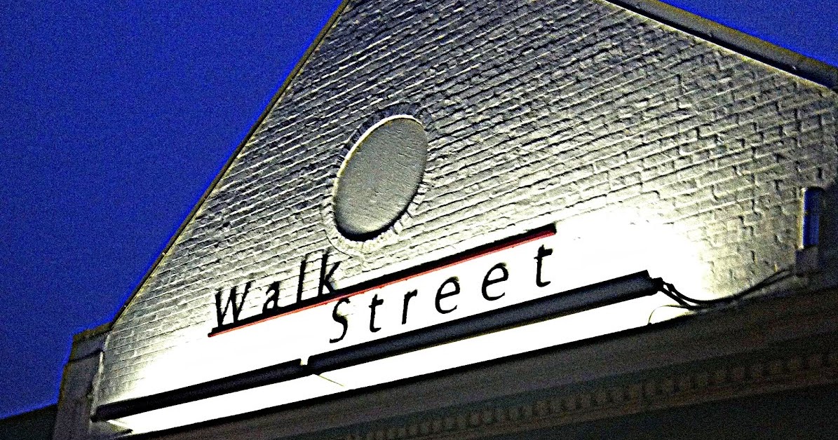 Alex & Lauren EAT Long Island Walk Street Garden City