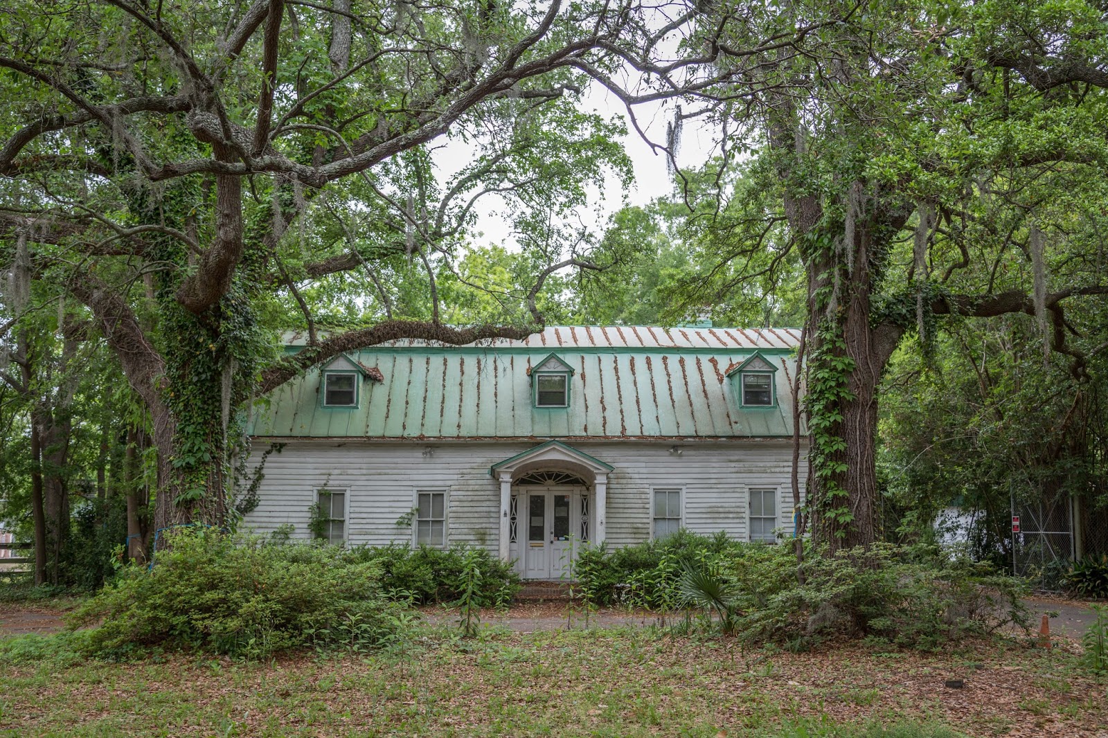 Charleston Daily Photo Buildings at Hampton Park