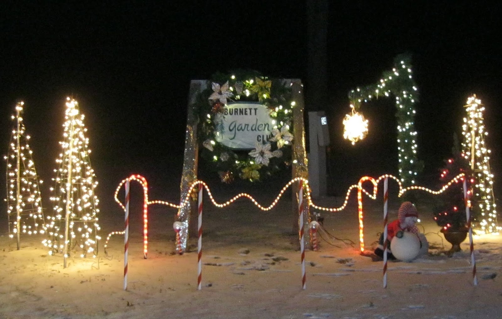 Garden Club 19882018 2018 Holiday in the Park Display!